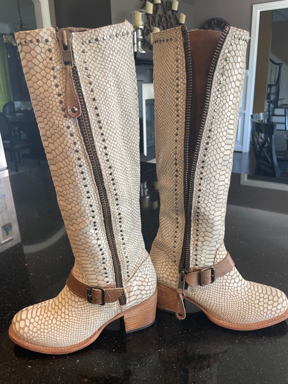 Freebird Carson Boots, White Snake, (Cream and Tan), Size 8 - Picture 3 of 6
